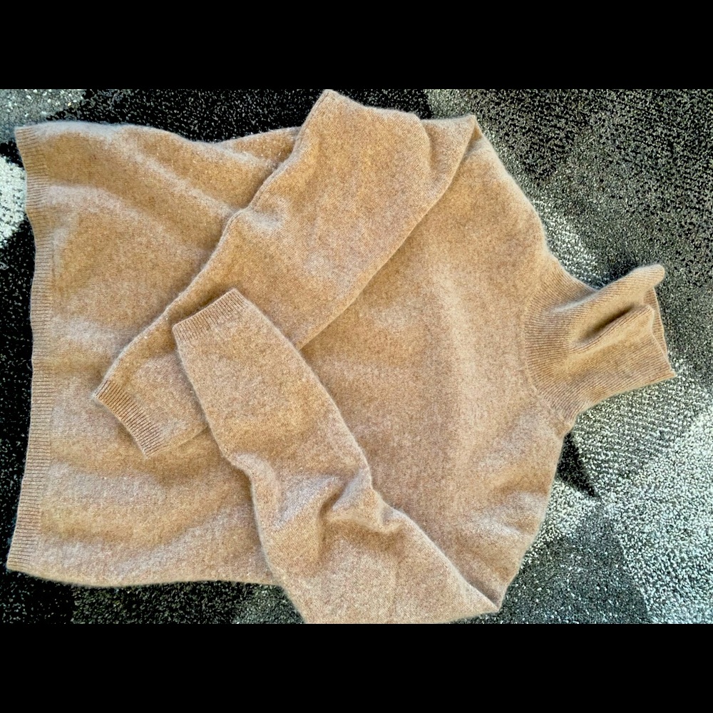 Cashmere beige sweater